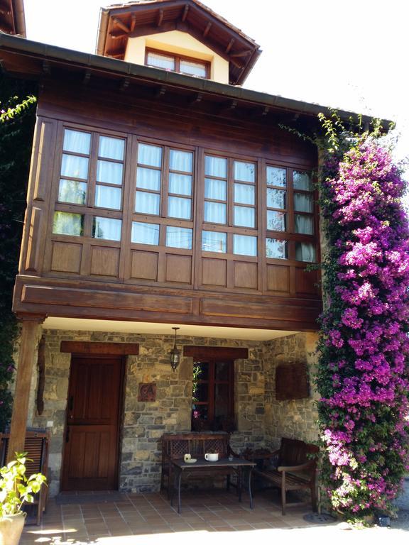 Trisqueles Y Buganvillas Villaviciosa  Kültér fotó