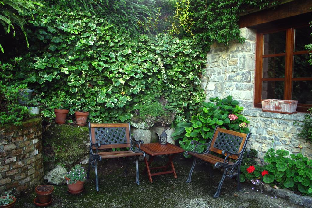 Trisqueles Y Buganvillas Villaviciosa  Kültér fotó