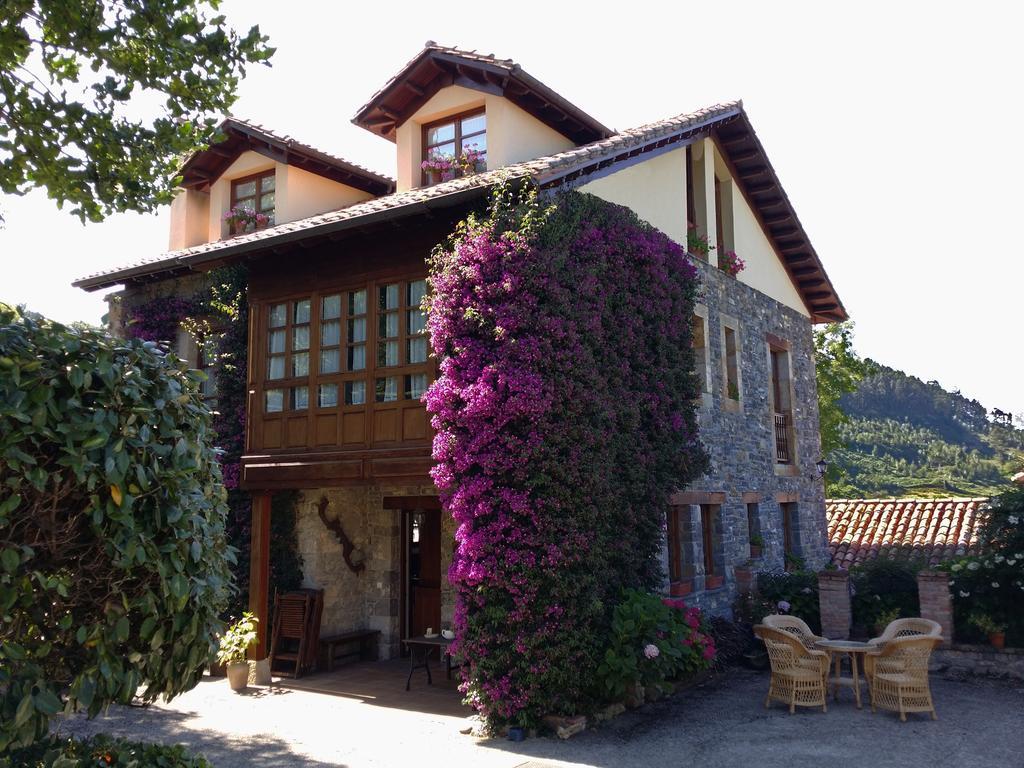 Trisqueles Y Buganvillas Villaviciosa  Kültér fotó