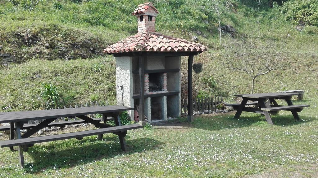Trisqueles Y Buganvillas Villaviciosa  Kültér fotó