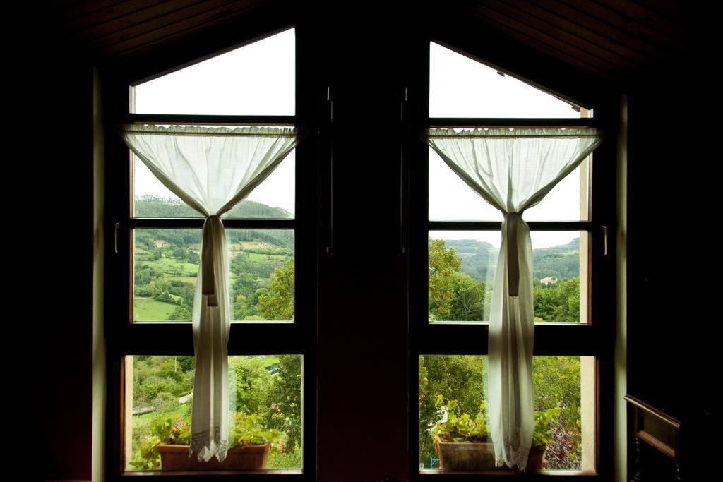 Trisqueles Y Buganvillas Villaviciosa  Kültér fotó