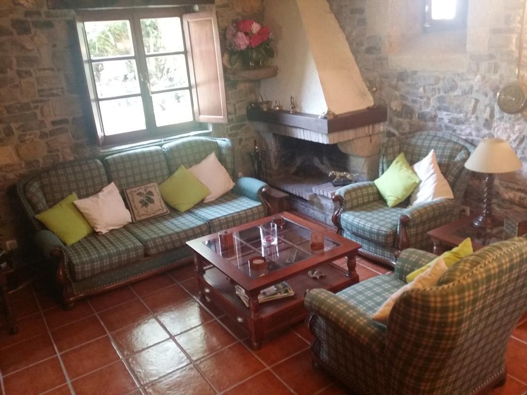 Trisqueles Y Buganvillas Villaviciosa  Kültér fotó