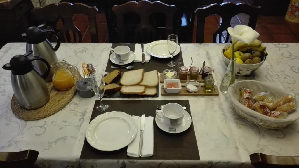 Trisqueles Y Buganvillas Villaviciosa  Kültér fotó