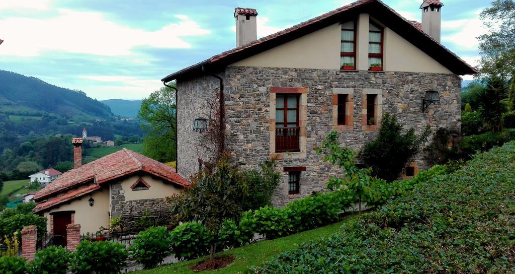 Trisqueles Y Buganvillas Villaviciosa  Kültér fotó