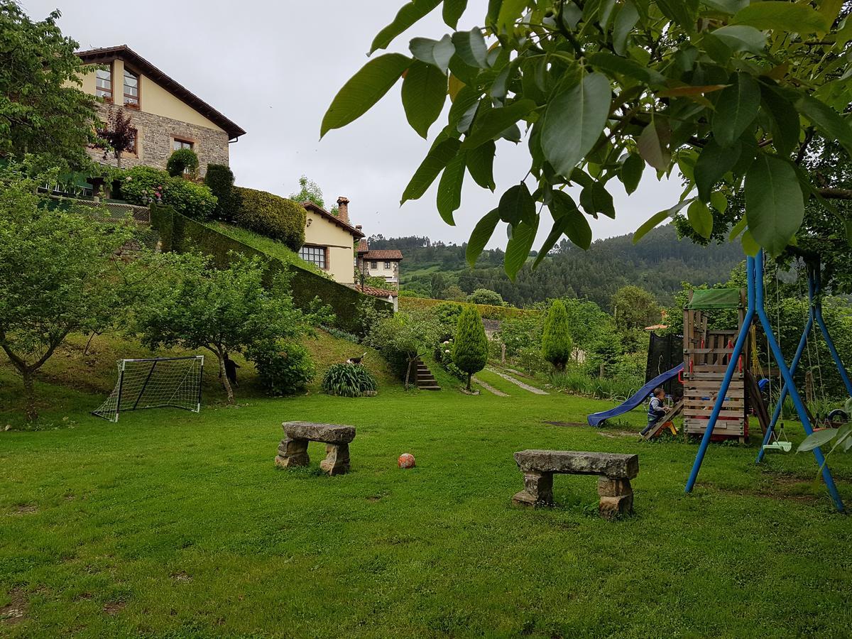 Trisqueles Y Buganvillas Villaviciosa  Kültér fotó