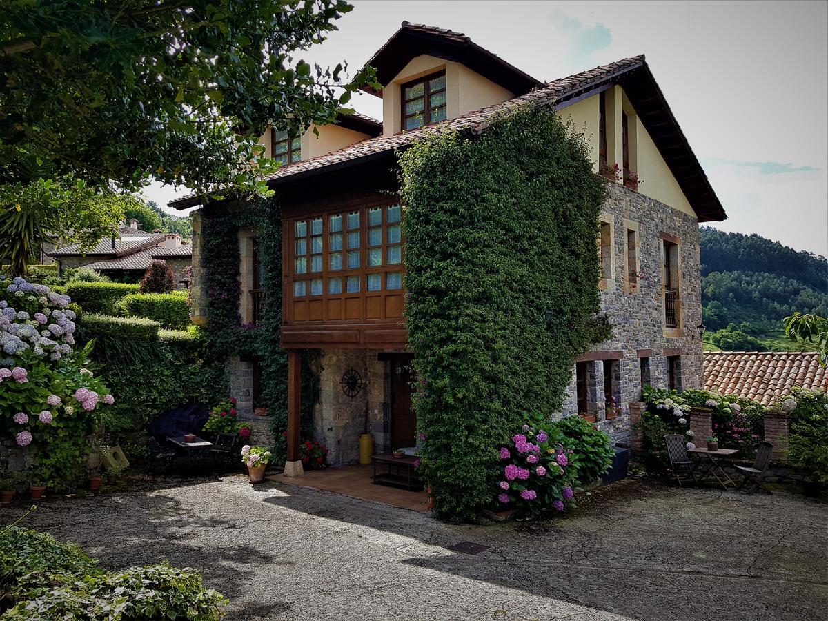 Trisqueles Y Buganvillas Villaviciosa  Kültér fotó