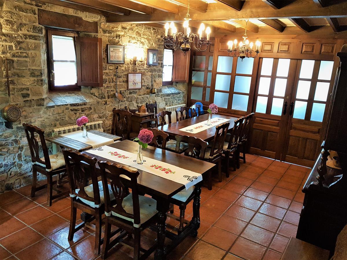 Trisqueles Y Buganvillas Villaviciosa  Kültér fotó