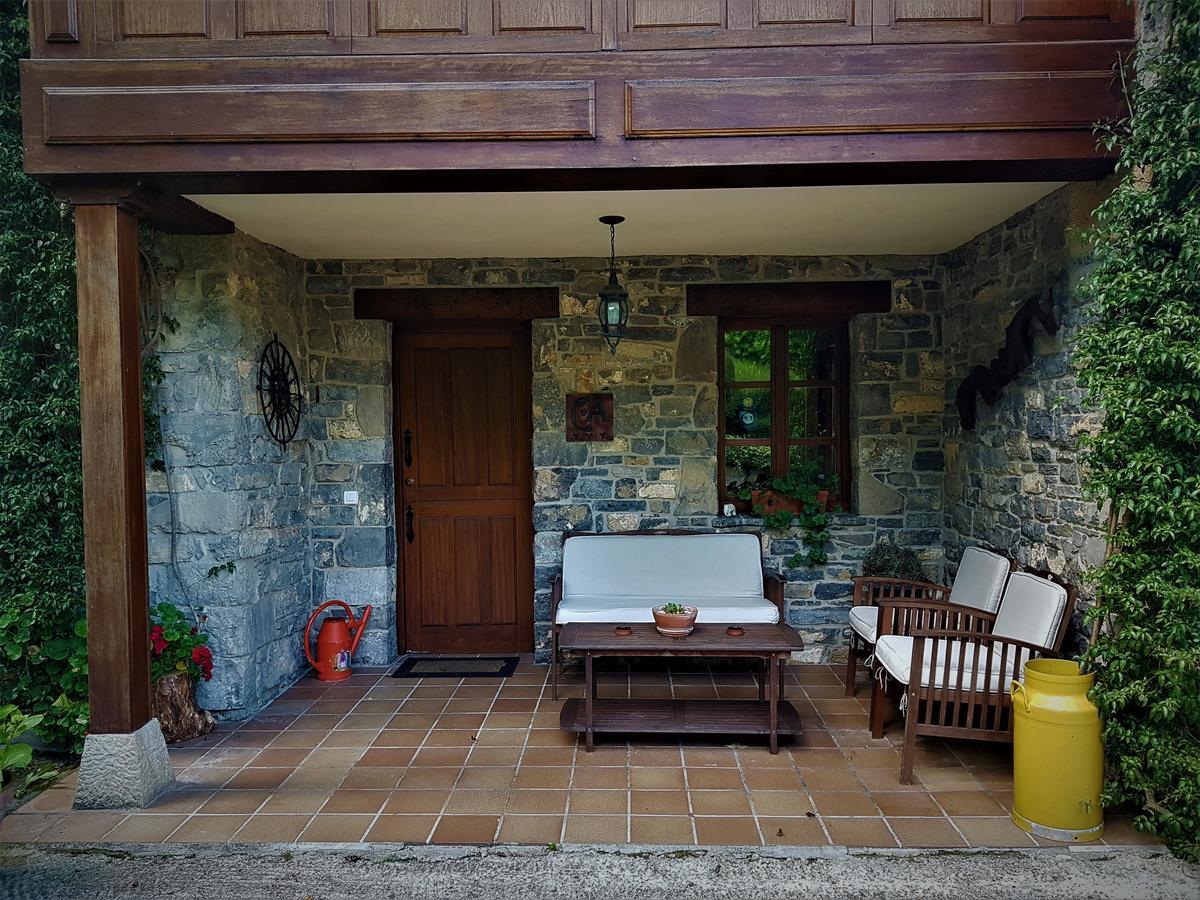 Trisqueles Y Buganvillas Villaviciosa  Kültér fotó