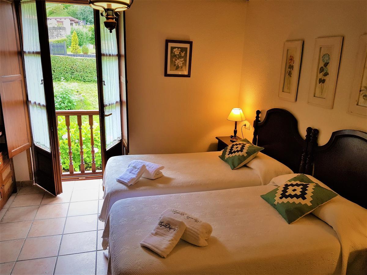 Trisqueles Y Buganvillas Villaviciosa  Kültér fotó