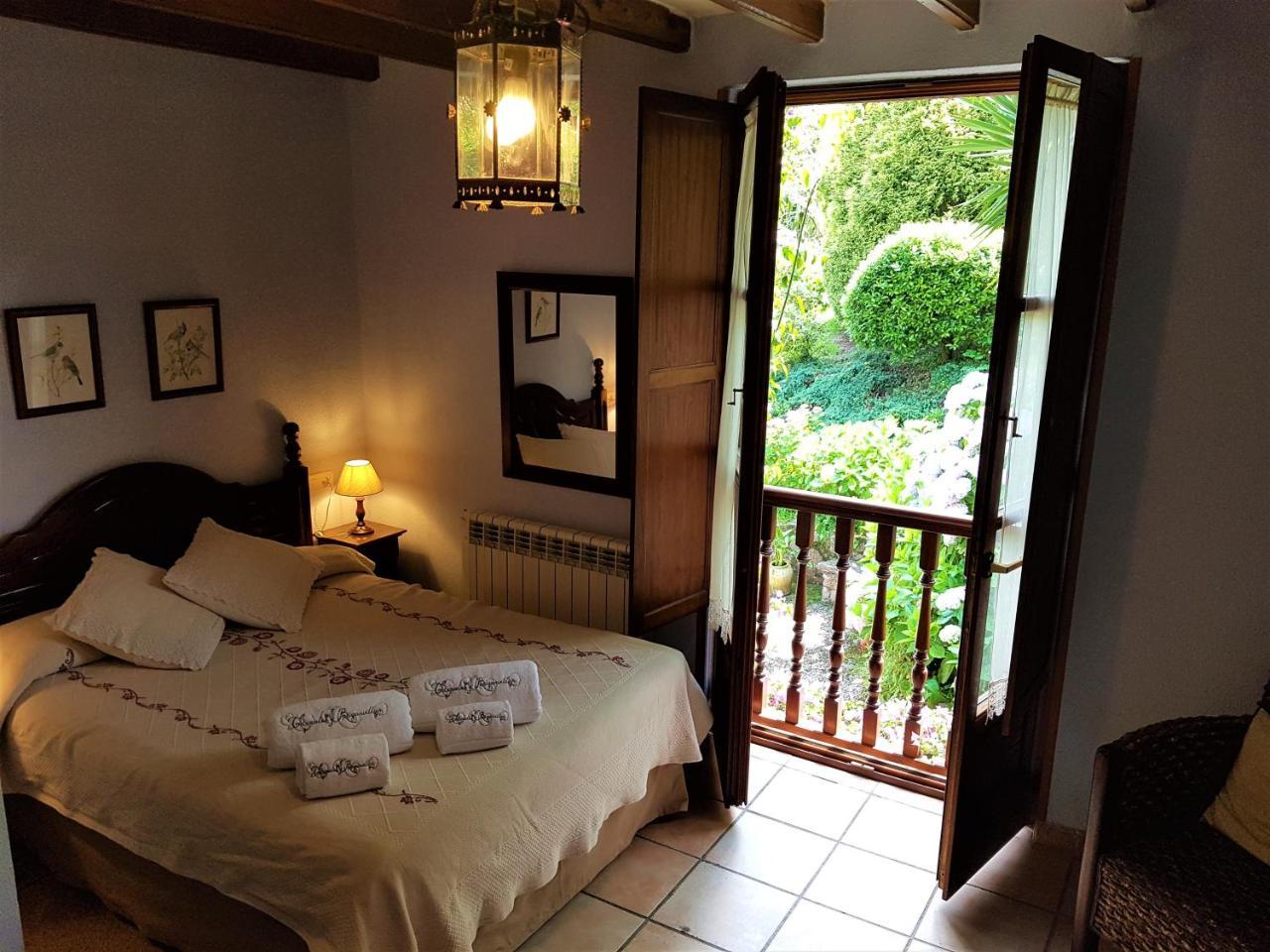 Trisqueles Y Buganvillas Villaviciosa  Kültér fotó